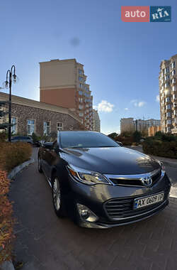 Седан Toyota Avalon 2013 в Киеве