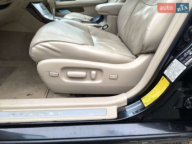 Седан Toyota Avalon 2008 в Киеве