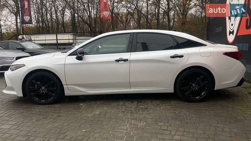 Седан Toyota Avalon 2022 в Виннице