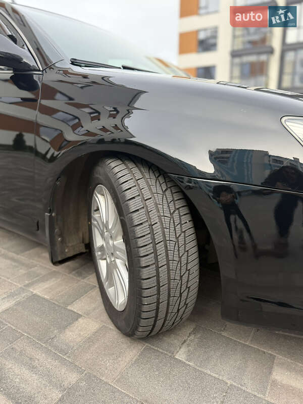 Седан Toyota Avalon 2006 в Рівному