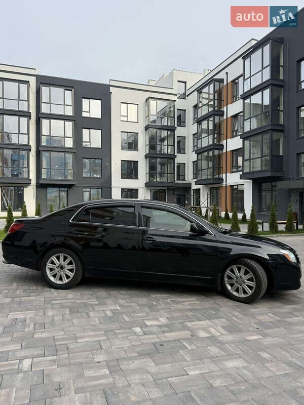 Седан Toyota Avalon 2006 в Рівному