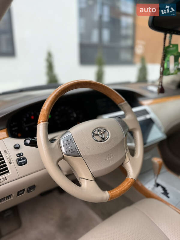 Седан Toyota Avalon 2006 в Рівному