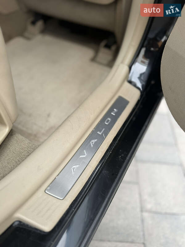 Седан Toyota Avalon 2006 в Рівному