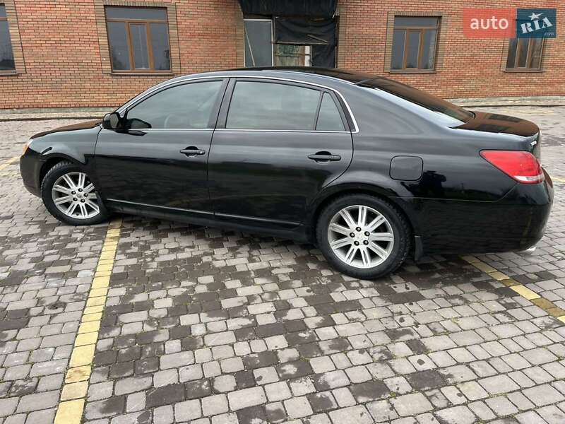 Седан Toyota Avalon 2006 в Теофиполе