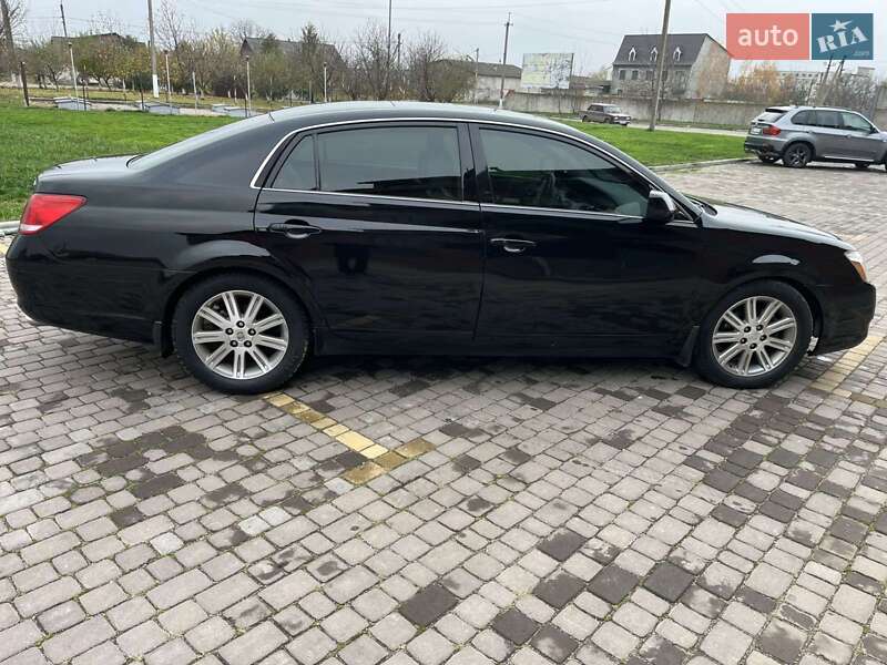 Седан Toyota Avalon 2006 в Теофиполе