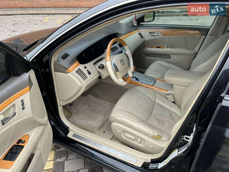 Седан Toyota Avalon 2006 в Теофиполе