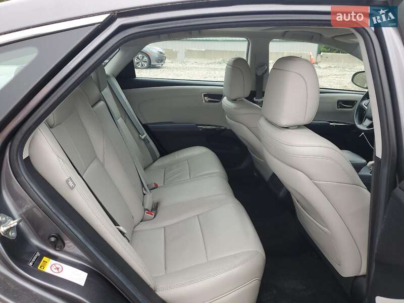 Седан Toyota Avalon 2015 в Львове