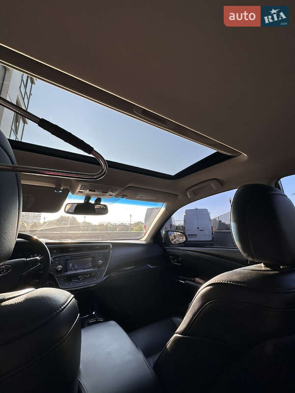 Седан Toyota Avalon 2015 в Луцке