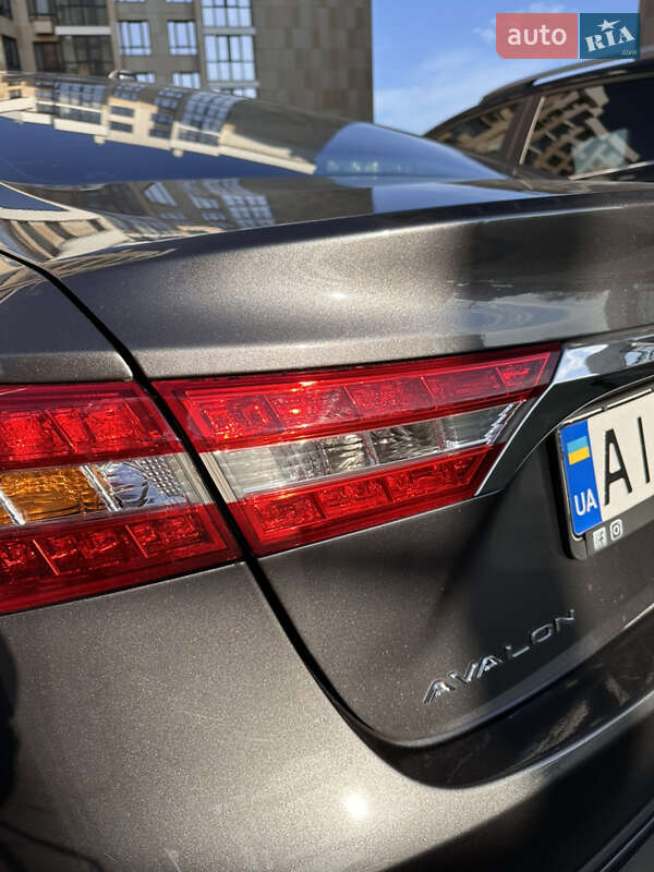 Седан Toyota Avalon 2015 в Луцке