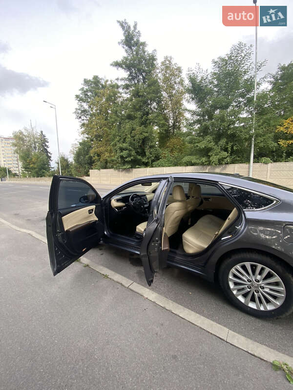 Седан Toyota Avalon 2015 в Гнивани