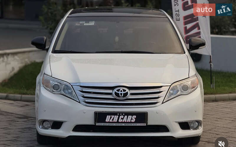 Седан Toyota Avalon 2011 в Ужгороді