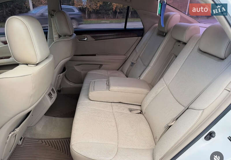 Седан Toyota Avalon 2011 в Ужгороді