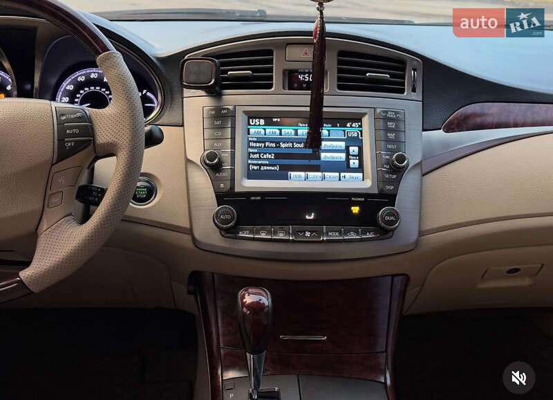 Седан Toyota Avalon 2011 в Ужгороді