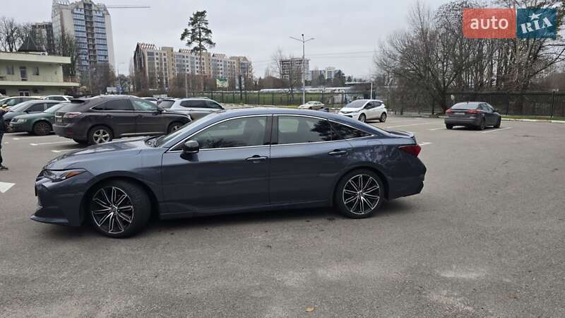 Седан Toyota Avalon 2019 в Харкові