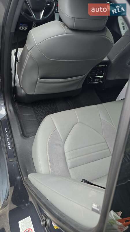 Седан Toyota Avalon 2019 в Харкові