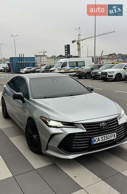 Седан Toyota Avalon 2019 в Киеве