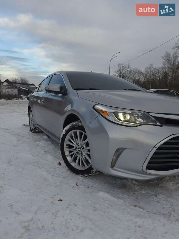 Седан Toyota Avalon 2018 в Киеве