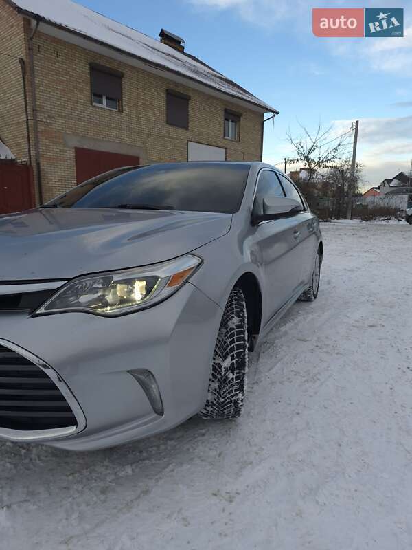 Седан Toyota Avalon 2018 в Киеве