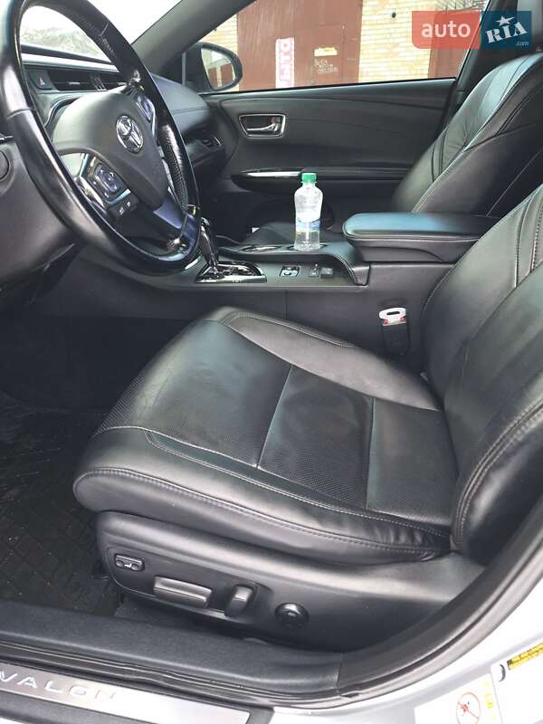 Седан Toyota Avalon 2018 в Киеве