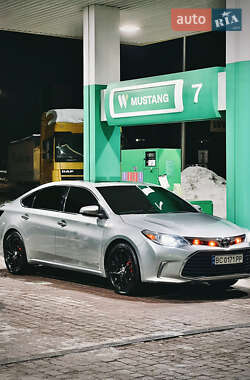 Седан Toyota Avalon 2016 в Львові