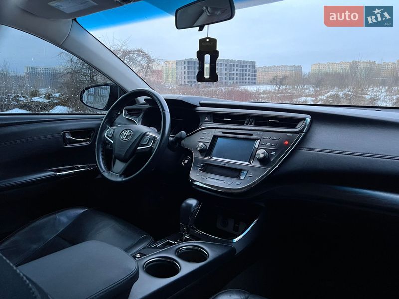 Седан Toyota Avalon 2016 в Киеве