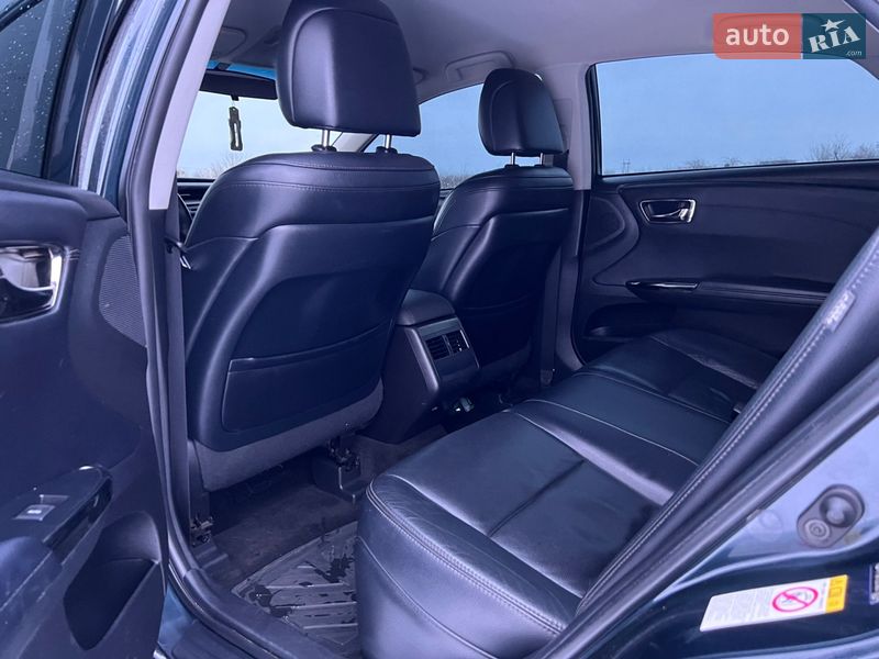 Седан Toyota Avalon 2016 в Киеве