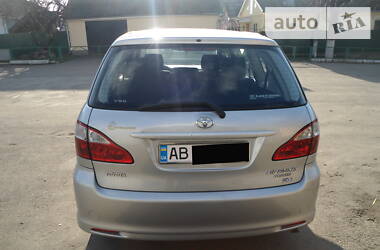 Минивэн Toyota Avensis Verso 2004 в Гайсине