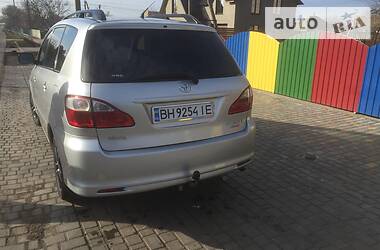 Минивэн Toyota Avensis Verso 2005 в Килии