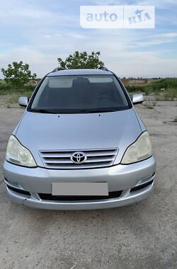 Універсал Toyota Avensis Verso 2004 в Кілії