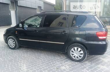 Мінівен Toyota Avensis Verso 2002 в 