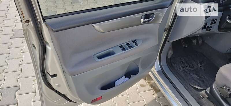 Минивэн Toyota Avensis Verso 2001 в Яворове