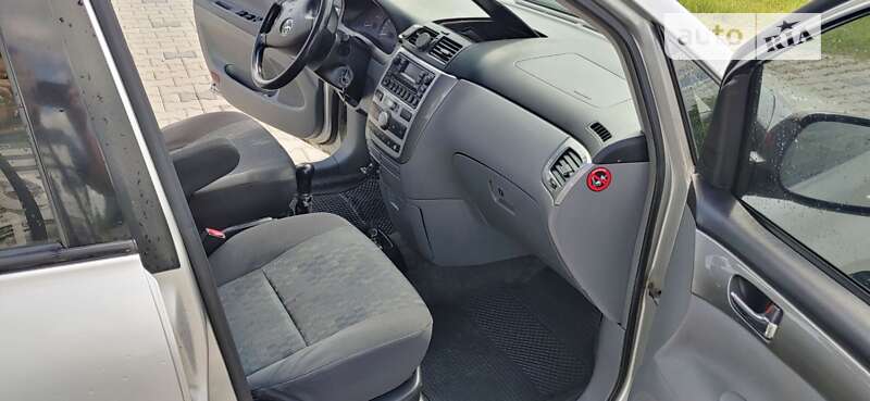 Минивэн Toyota Avensis Verso 2001 в Яворове