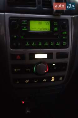 Мінівен Toyota Avensis Verso 2002 в 