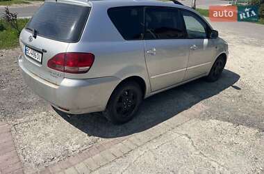 Минивэн Toyota Avensis Verso 2003 в 