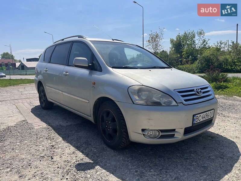 Минивэн Toyota Avensis Verso 2003 в 