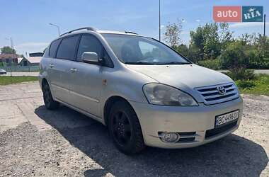 Минивэн Toyota Avensis Verso 2003 в 