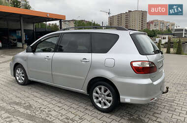 Мінівен Toyota Avensis Verso 2004 в 