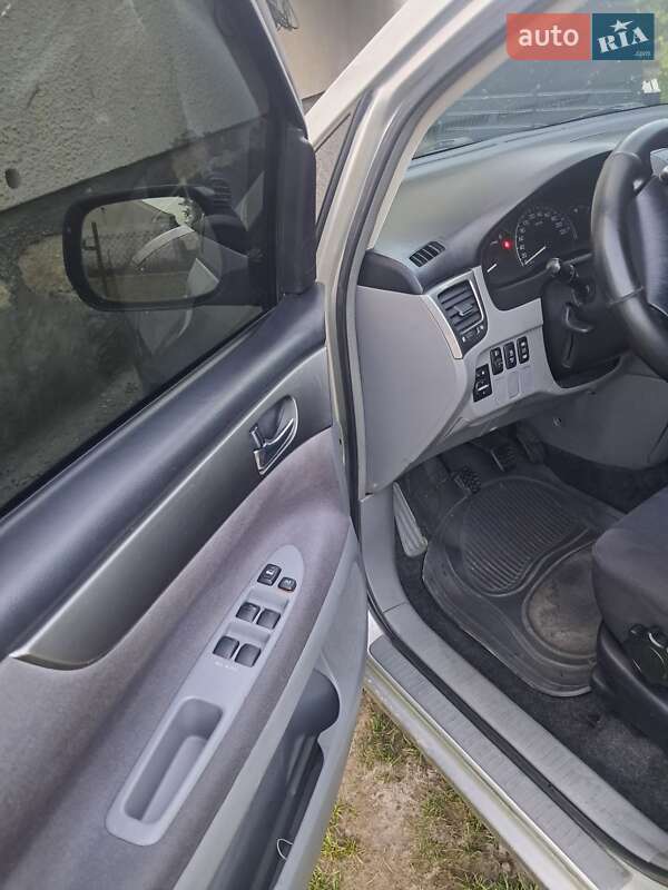 Минивэн Toyota Avensis Verso 2002 в Жовкве