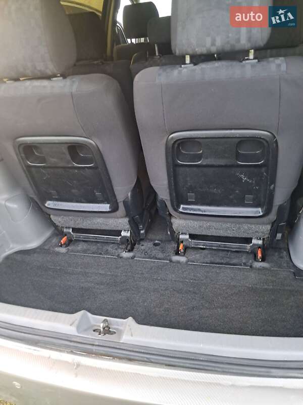 Минивэн Toyota Avensis Verso 2002 в Жовкве