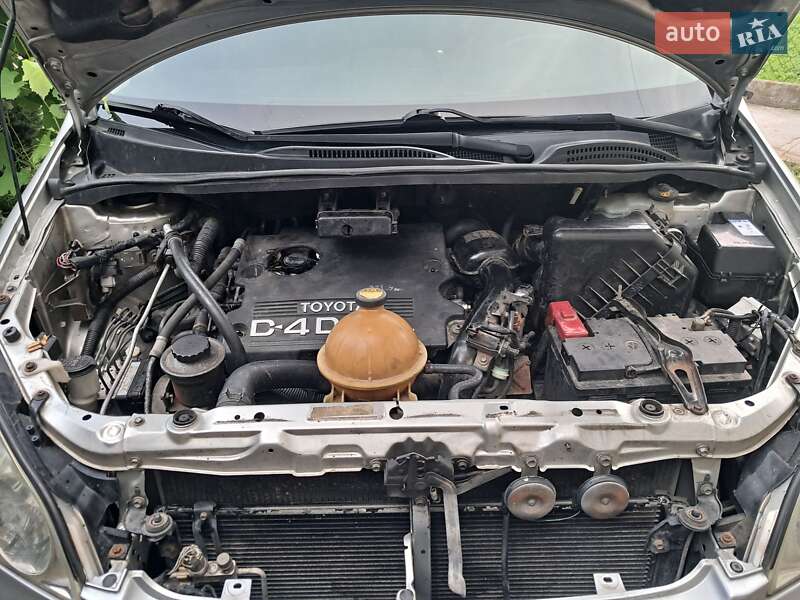 Минивэн Toyota Avensis Verso 2002 в Жовкве