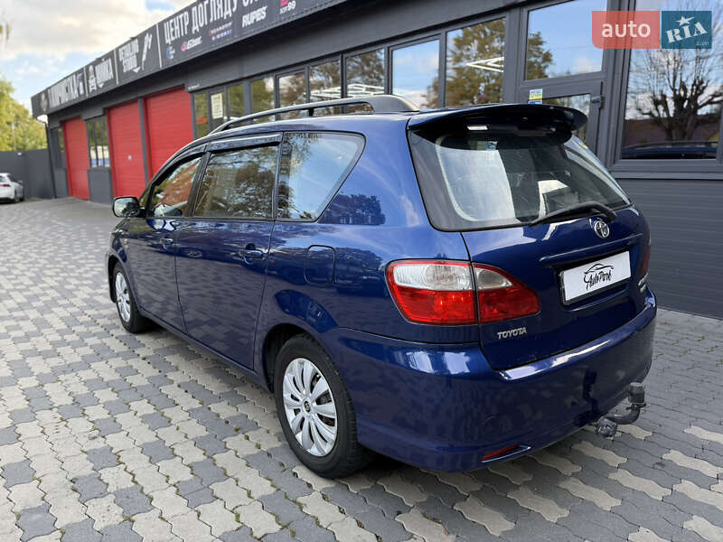 Минивэн Toyota Avensis Verso 2005 в Черновцах