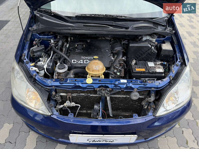 Минивэн Toyota Avensis Verso 2005 в Черновцах