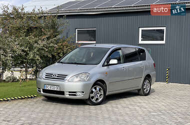 Минивэн Toyota Avensis Verso 2001 в Жовкве