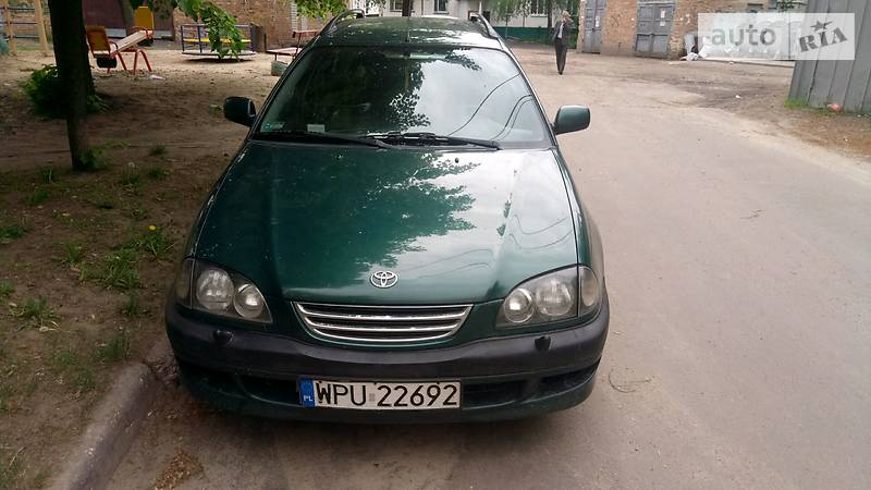 Универсал Toyota Avensis 1998 в Киеве