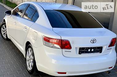 Позашляховик / Кросовер Toyota Avensis 2012 в Одесі