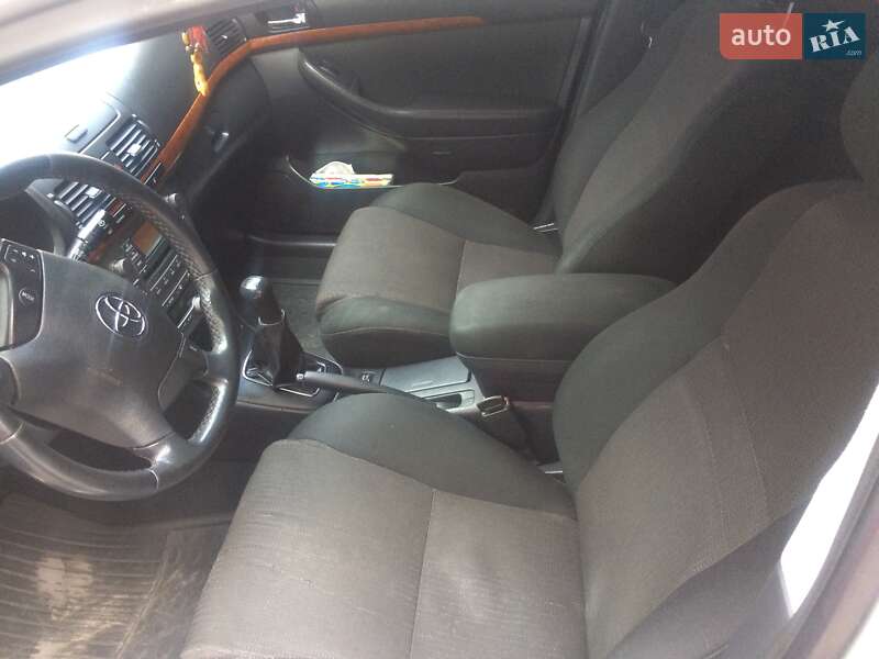Седан Toyota Avensis 2007 в Львове