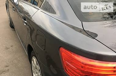 Седан Toyota Avensis 2013 в 