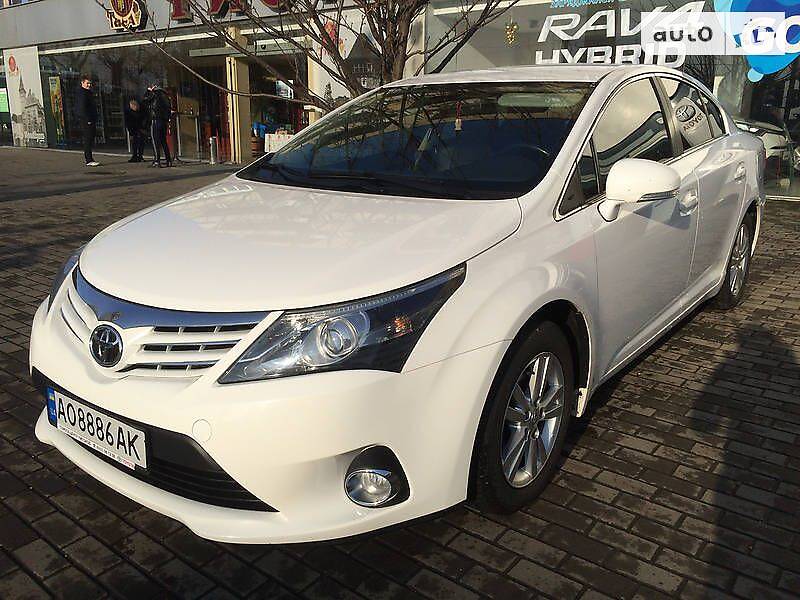 Седан Toyota Avensis 2012 в Ужгороді