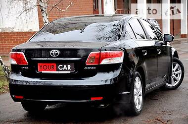 Седан Toyota Avensis 2012 в 