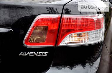 Седан Toyota Avensis 2012 в 